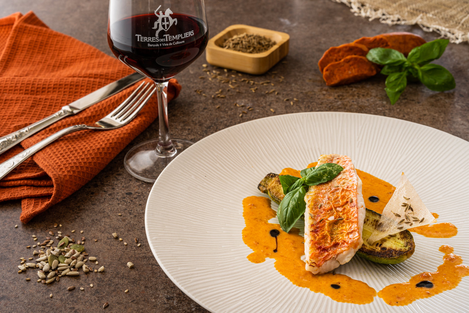Filet de rouget, courgette snackée & sauce sobrassada