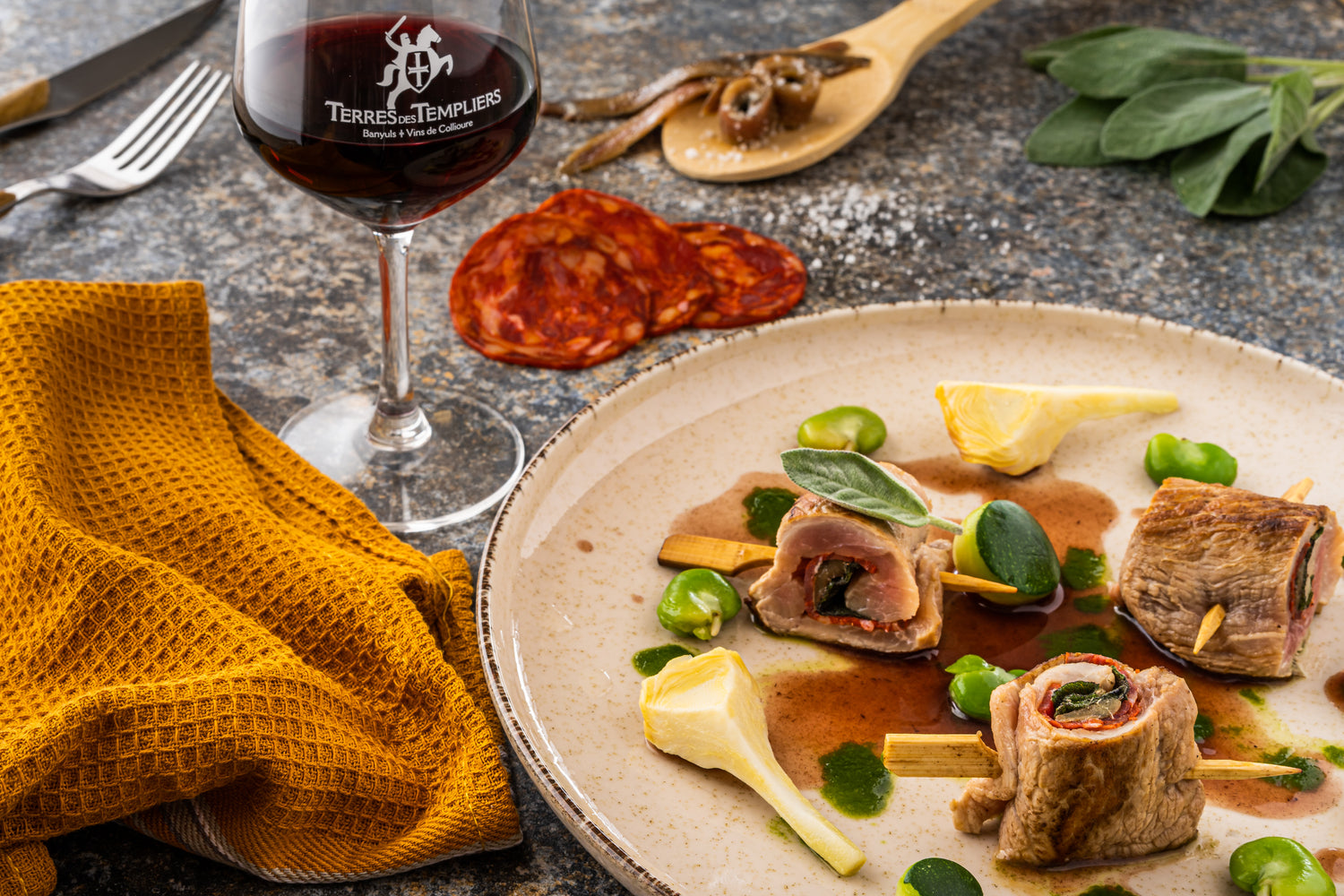 Saltimbocca de veau aux anchois, sauge et chorizo