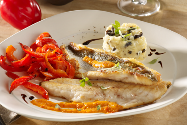 Filets de loup & son coulis de poivron rouge