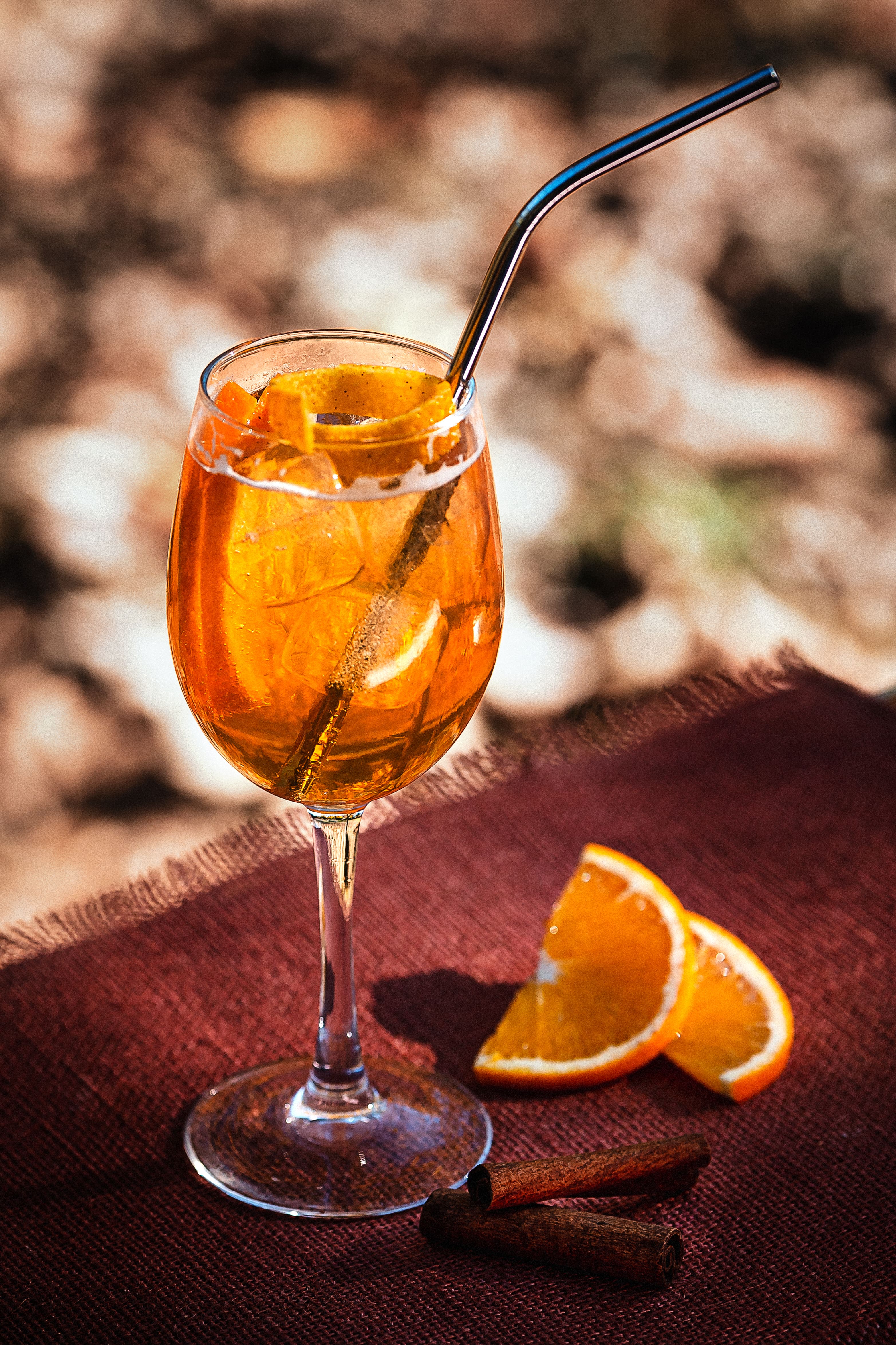 Cocktail orange à base de vin rouge de banyuls